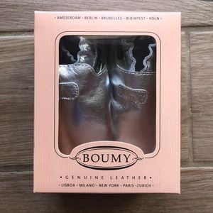 NIB Boumy Silver Moccasins Size XL